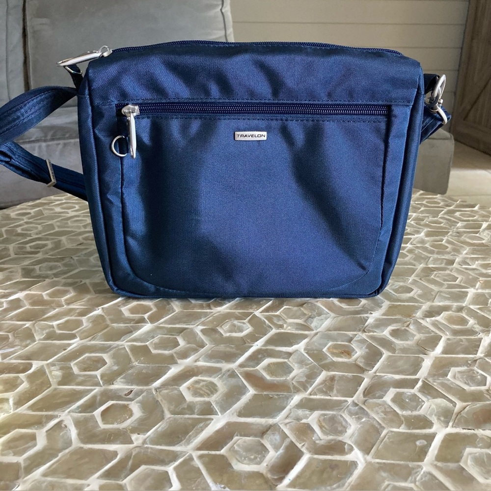 NEW!  Travelon Anti-Theft Classic Small E/W Crossbody - Spruce - Picture 2 of 10